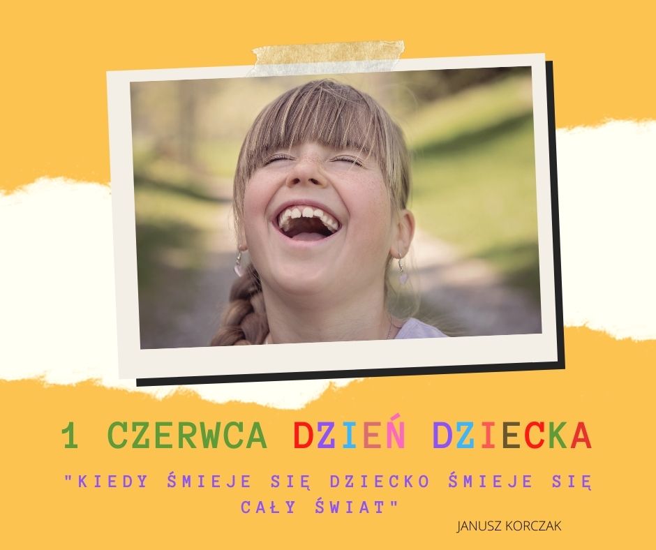 w tle uśmiechnięte dziecko 