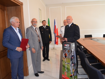 Laureat odbiera nagrodę
