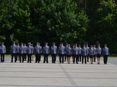 Policjanci z Komendy Powiatowej Policji na placu uroczystości