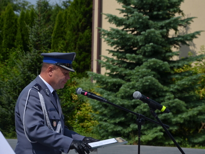 Komendant Powiatowy policji podinsp. Krzysztof Szymański w trakcie przmówienia 