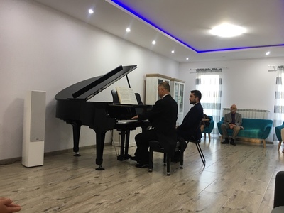 Koncert Chopinowski na fortepianie w wykonaniu Andrzeja Sikory 