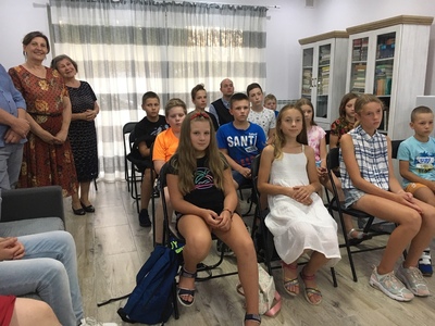 Uczestnicy kolonii wraz z opiekunami podczas koncertu Chopinowskiego 