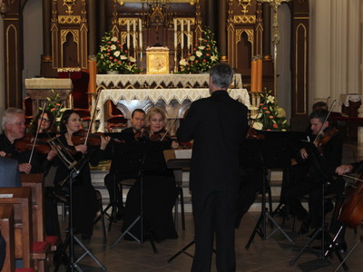 Grają muzycy Litewskiej Orkiestry Kameralnej