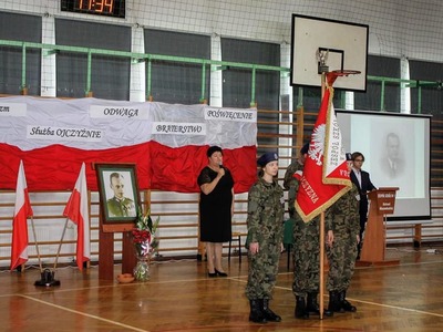 Poczet sztandarowy podczas uroczystości