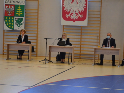 Przewodnicząca Rady Powiatu otwiera obrady sesji