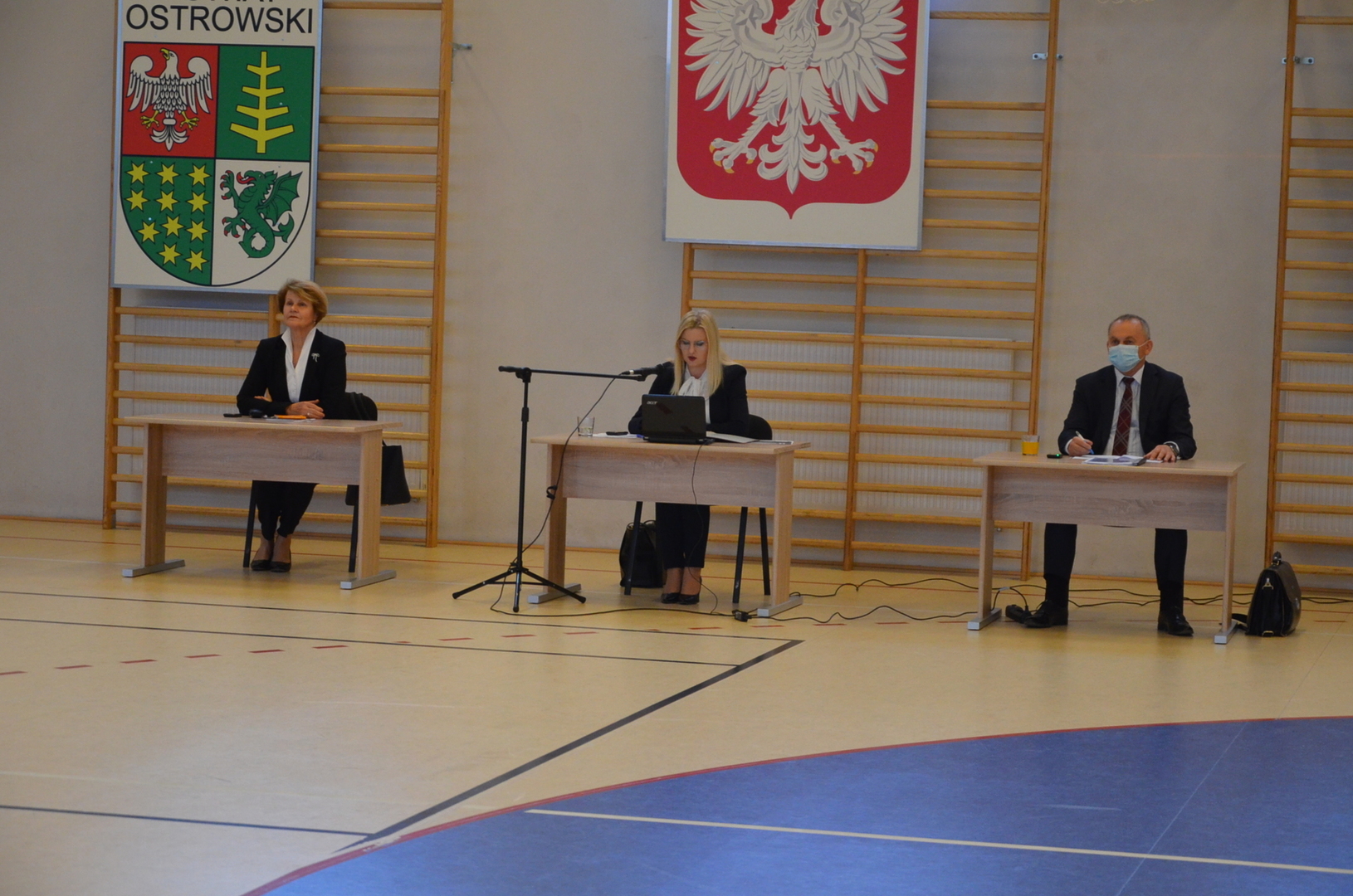 Przewodnicząca Rady Powiatu otwiera obrady sesji