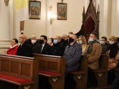 Przedstawiciele lokalnych władz samorządowych podczas Mszy Świętej