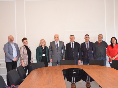 Delegacja tureckiej szkoły wraz z wicestarostą oraz dyrektorami Zespołu Szkół w Małkini Górnej