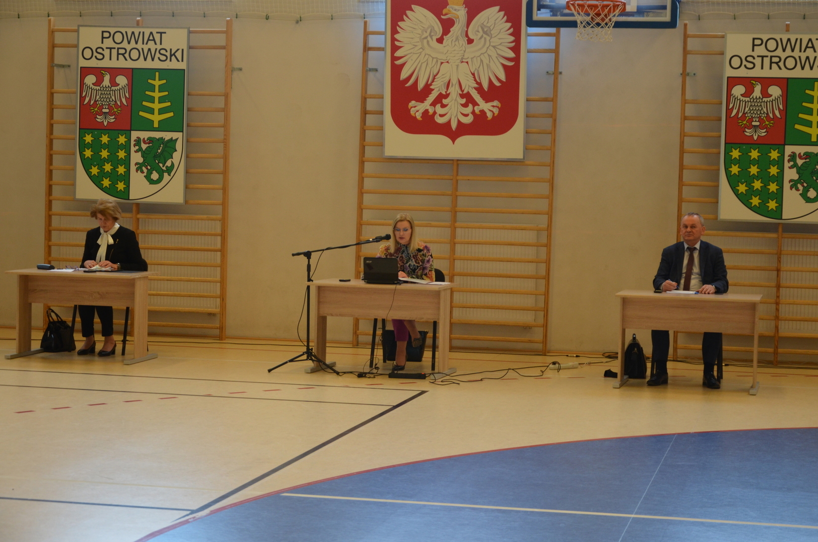 na zdjęciu Przewodnicząca Rady Powiatu otwiera uroczyście Sesję Rady Powiatu 