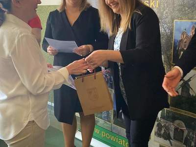 Gratulacje , rozdanie nagród, wyróżnień