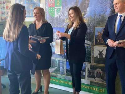 Gratulacje , rozdanie nagród, wyróżnień