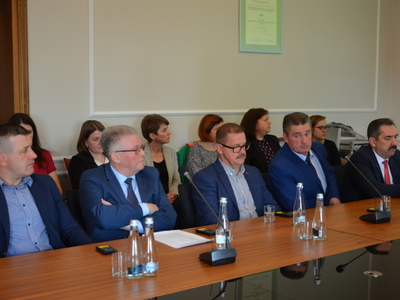 Radni Rady Powiatu podczas obrad 