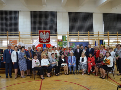 Zdjęcie grupowe uczestników uroczystości