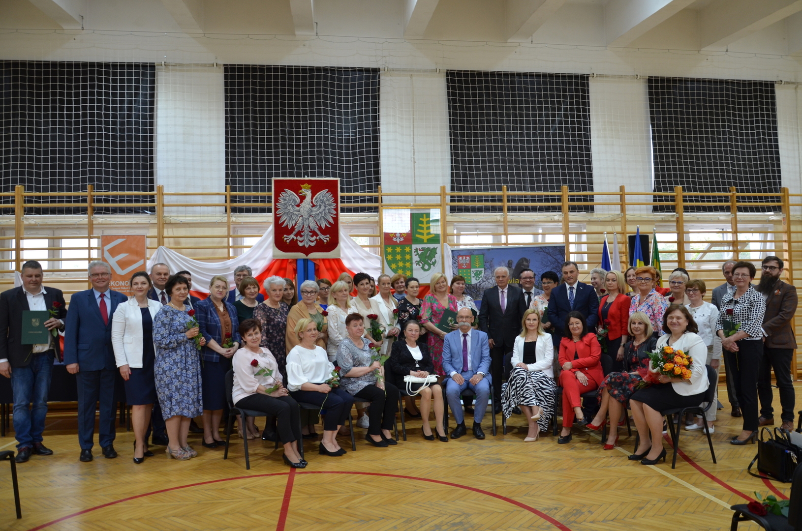Zdjęcie grupowe uczestników uroczystości