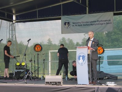 przemówienia na scenie