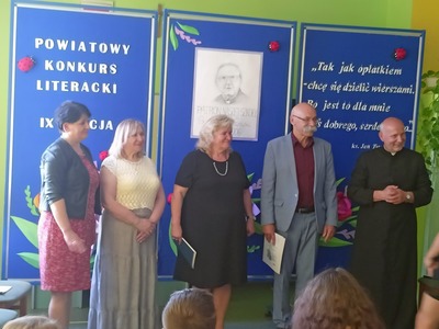 zdjęcie wspólne uczestników konkursu