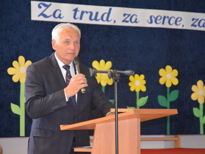 Wicestarosta przemawia podczas uroczystości