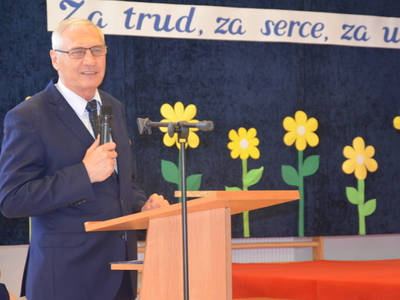 Przemawia dyrektor szkoły