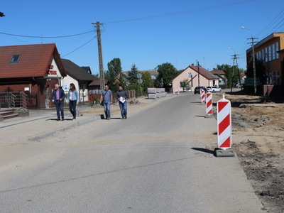 prace przy przebudowie drogi