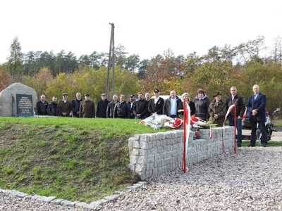 uroczystość osłonięcia głazu