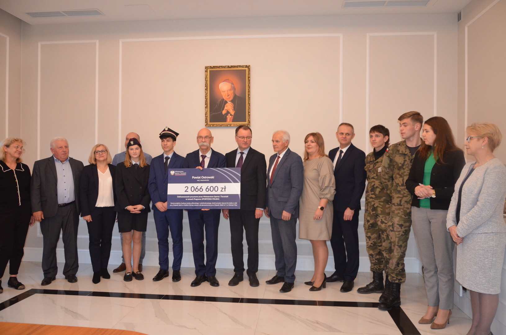 Wręczenie czeków na rozbudowę infrastruktury sportowej 