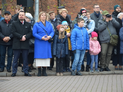 Zebrani na uroczystości mieszkańcy powiatu ostrowskiego 