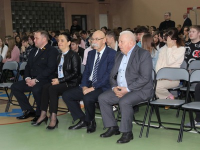 Starosta Ostrowski Zbigniew Chrupek oraz Członek Zarządu Powiatu w Ostrowi Mazowieckiej Stefan Rostkowski podczas uroczystości 