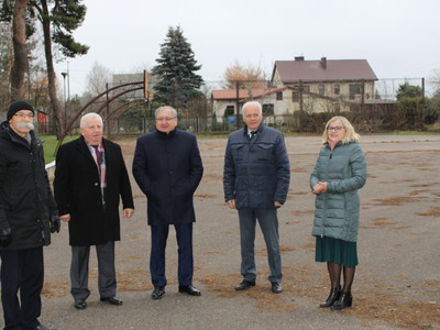 Podpisanie umowy na wykonanie boiska 