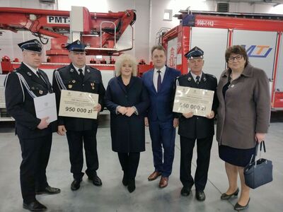 Wręczenie promes na zakup wozów strażackich 