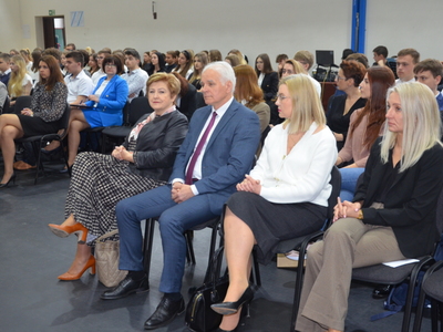 uroczysta konferencja w ZS nr 2 w Ostrowi Mazowieckiej