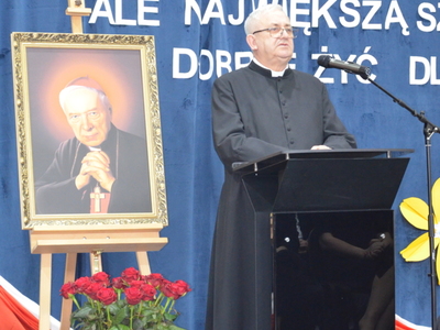 uroczysta konferencja w ZS nr 2 w Ostrowi Mazowieckiej