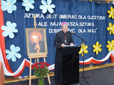 uroczysta konferencja w ZS nr 2 w Ostrowi Mazowieckiej