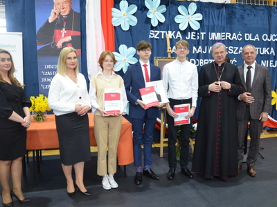 uroczysta konferencja w ZS nr 2 w Ostrowi Mazowieckiej