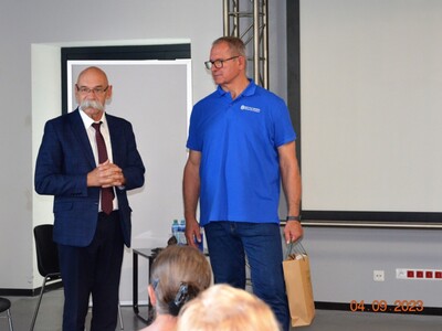 Spotkanie seniorów z legendarnym sportowcem Rafałem Kubackim 