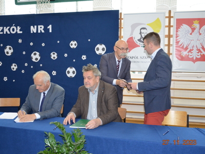 Uroczyste podpisanie umowy 