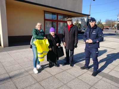 Akcja wręczania kamizelek odblaskowych 