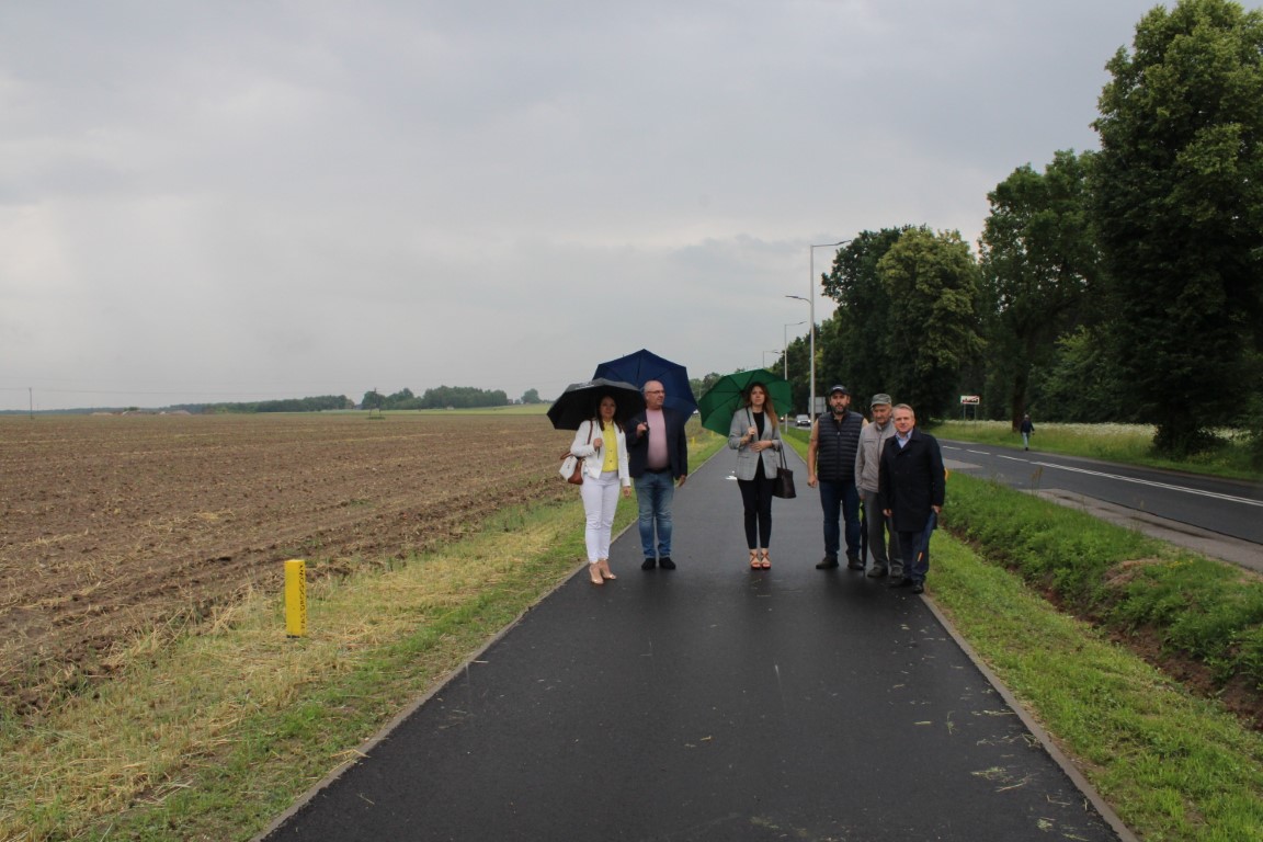 zadanie pn.: „Rozbudowa drogi powiatowej nr 2655W w m. Ugniewo w zakresie budowy drogi dla pieszych i rowerów”.