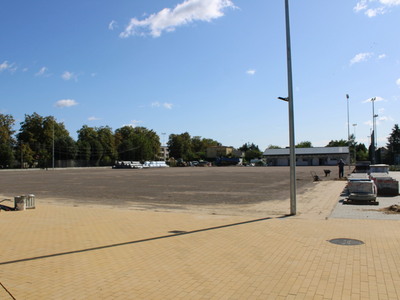 prace przy budowie sportowego obiektu przy Zespole Szkół Nr 1