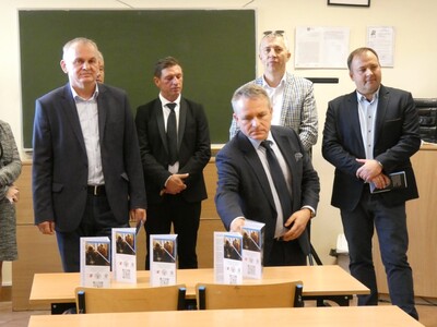 odbiór inwestycji pn. „Zagospodarowanie terenu przy Zespole Szkół Nr 2 w Ostrowi Mazowieckiej”. 