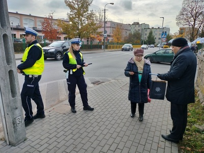 Wręczenie odblasków pieszym