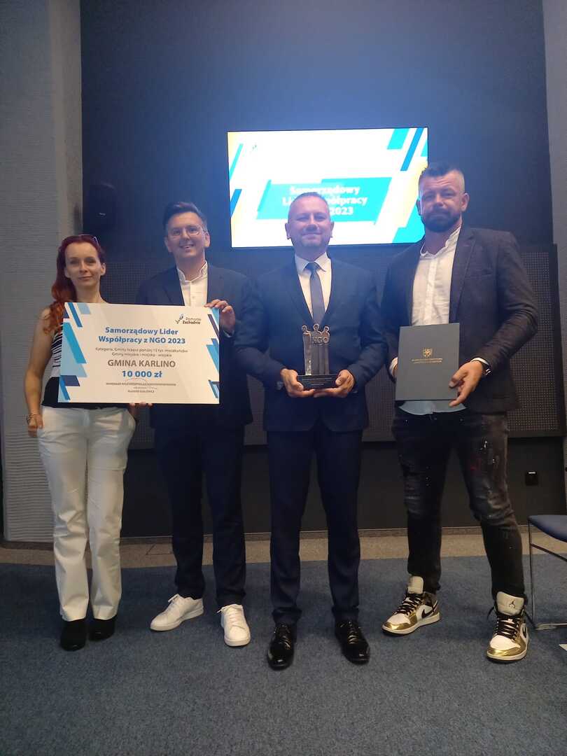 zdjęcie z wręczenia nagród Samorządowy Lider Współpracy z NGO 2023