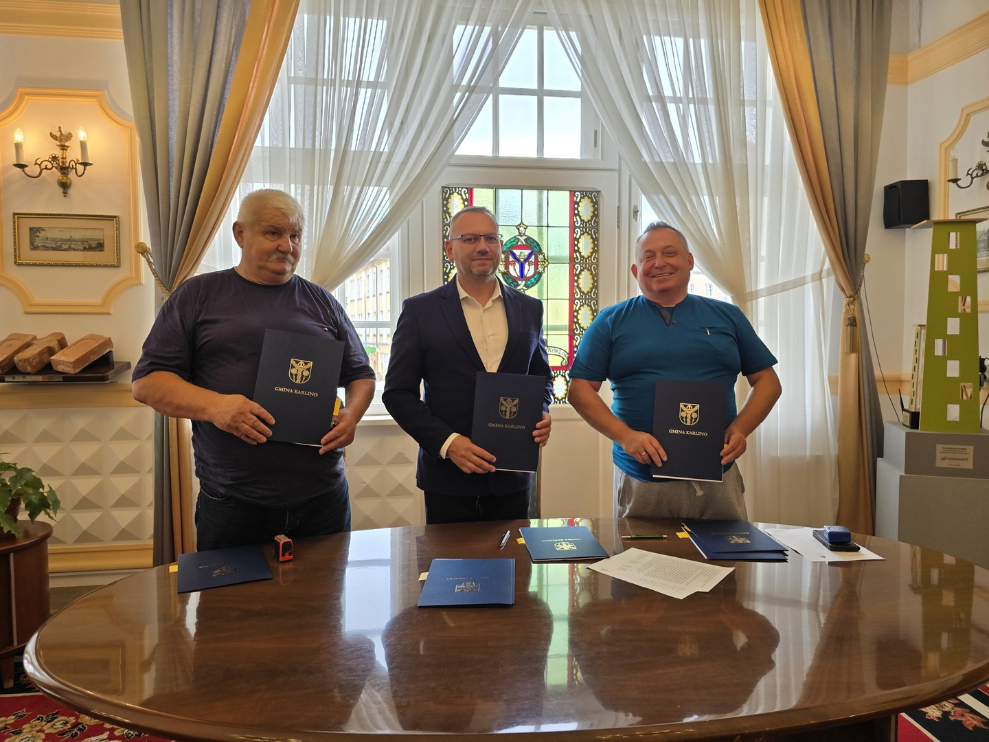 podpisanie umów z wykonawcami na remont mieszkań dla repatriantów