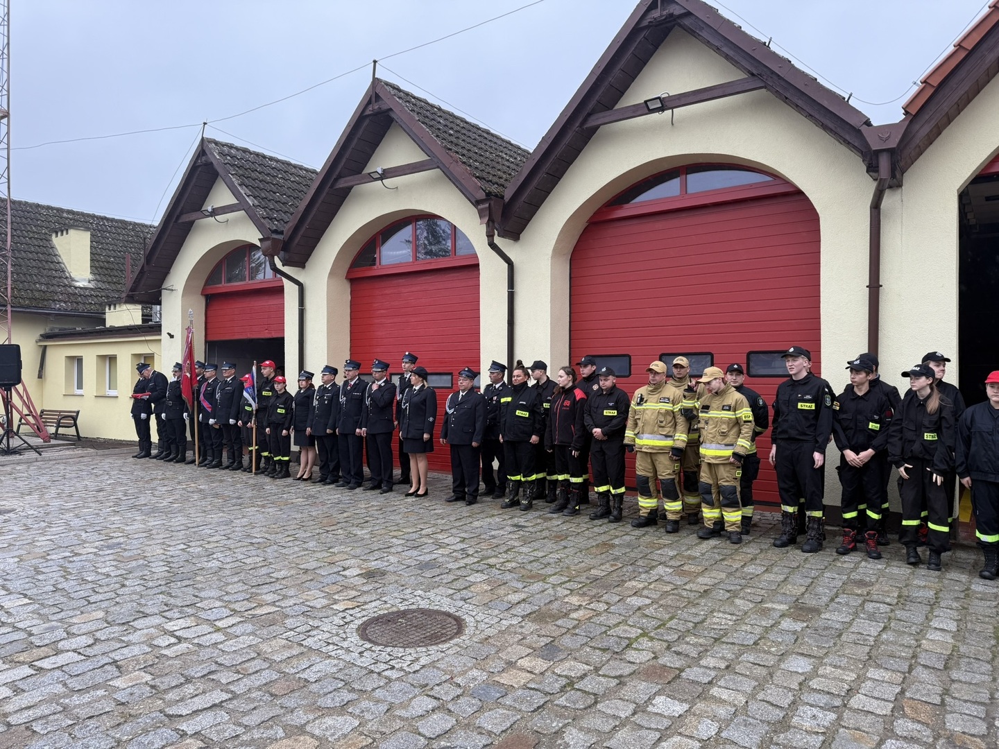 Uroczyste przekazanie nowego wozu strażackiego dla OSP Karlino