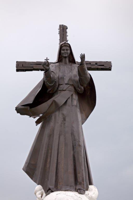 statua Matki Bożej Królowej Świata