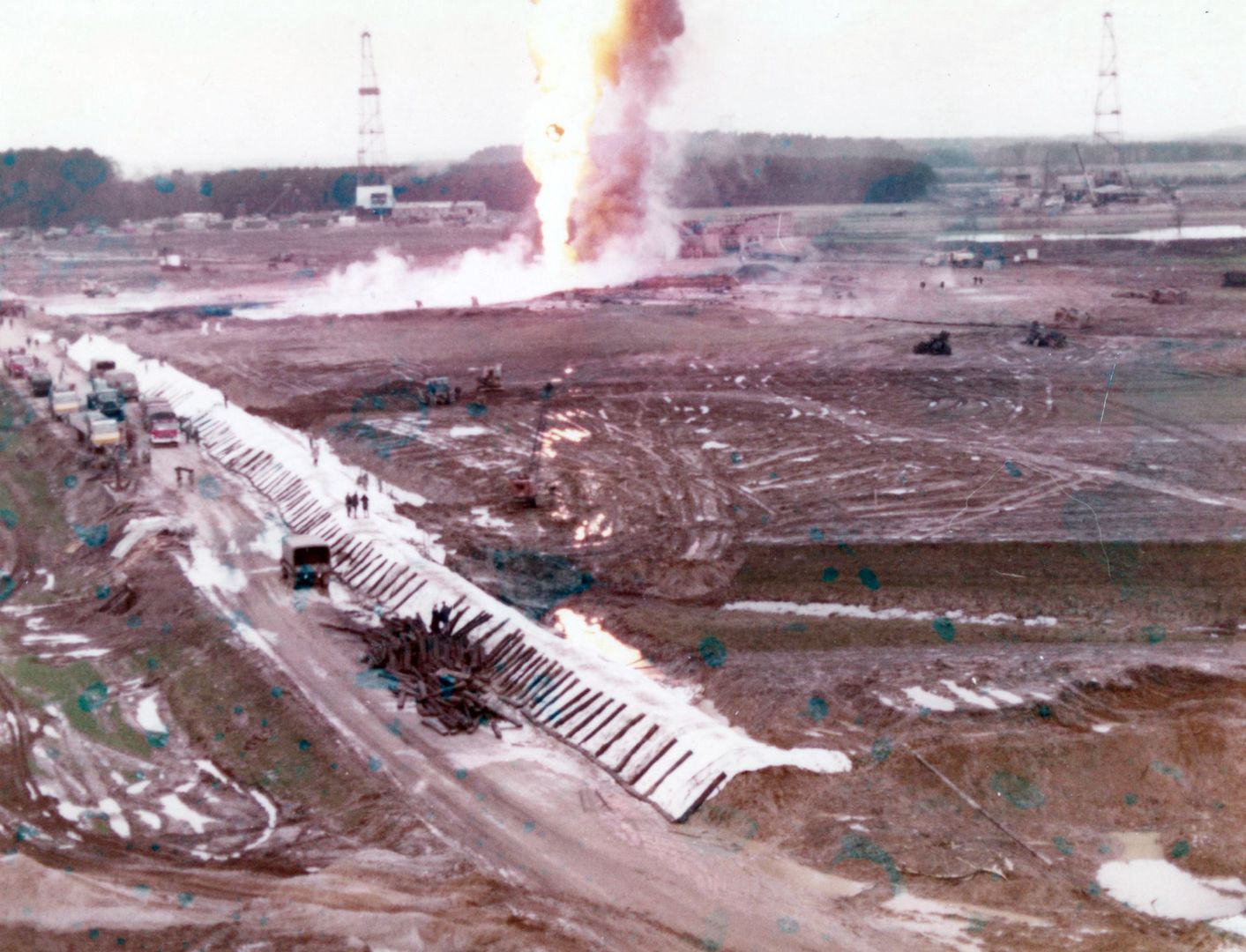 Erupcja ropy w Karlinie fot Kazimierz Jurkowski