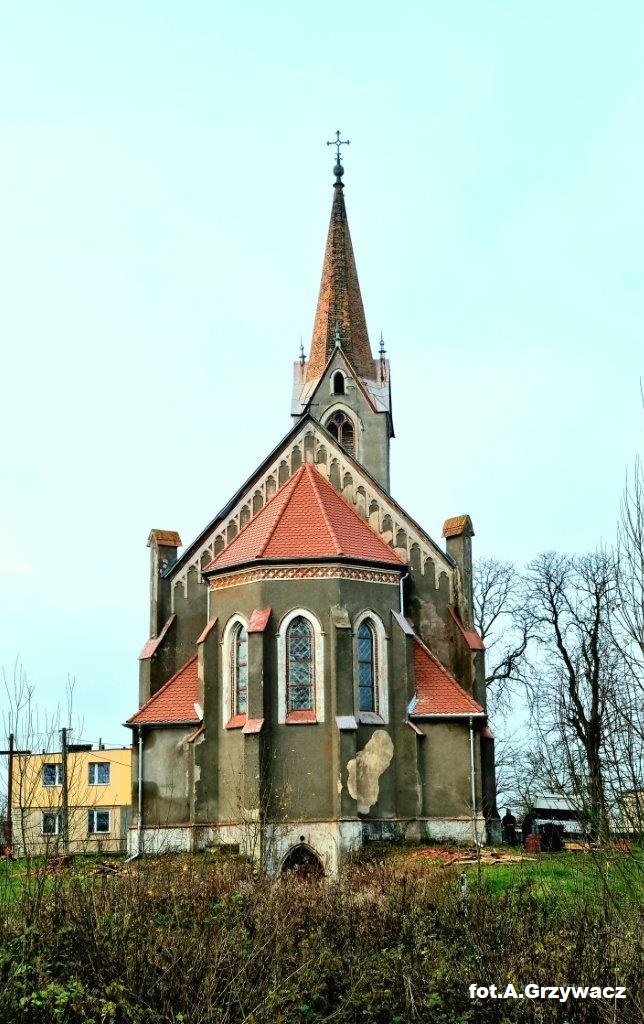 kosciol_w_lubiechowie_fotgrzywacz.jpg [644x1024]