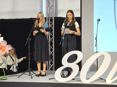 Jubileuszowy apel z okazji 80-lecia Szkoły Podstawowej w Karlinie