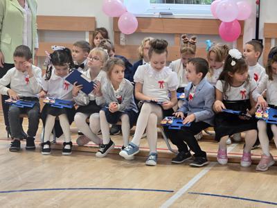 Jubileuszowy apel z okazji 80-lecia Szkoły Podstawowej w Karlinie