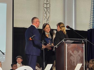 Jubileuszowy apel z okazji 80-lecia Szkoły Podstawowej w Karlinie
