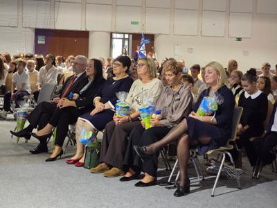 Jubileuszowy apel z okazji 80-lecia Szkoły Podstawowej w Karlinie
